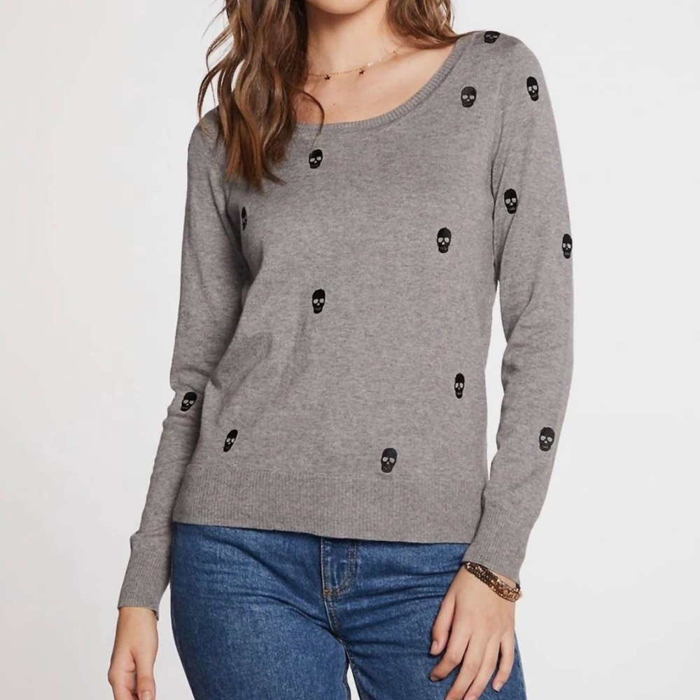 Chaser Skulls Scoop Neck Pullover in Heather Grey - Small